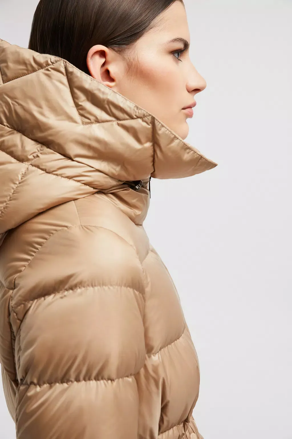 MONCLER BOED SHORT DOWN JACKET BEIGE