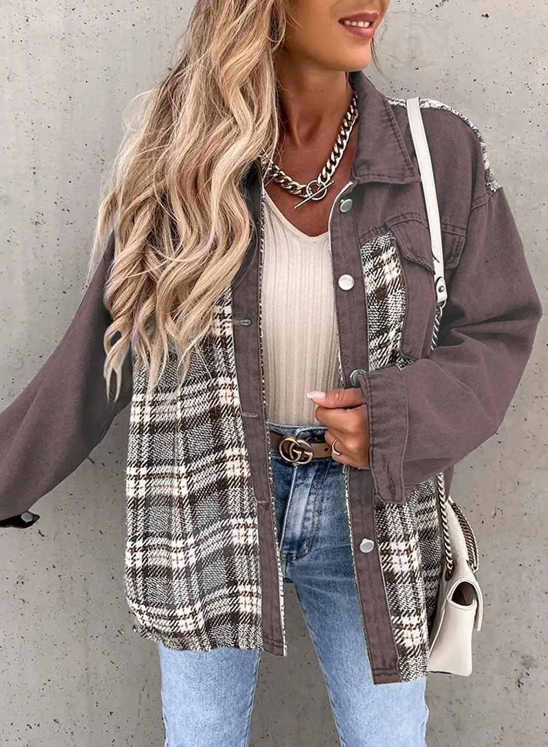 Women Jean Jacket Denim Plaid Shackets Button Down Shirt Jackets Oversized Pocketed Coat 2024 Fall Fashion Outfits